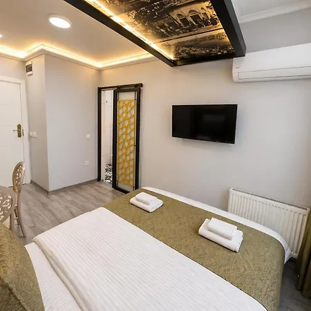 House Taksim 3*